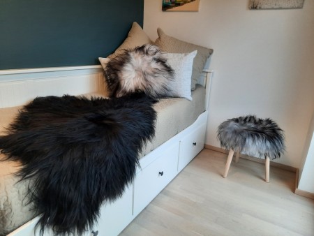 Svart langhåret saueskinn