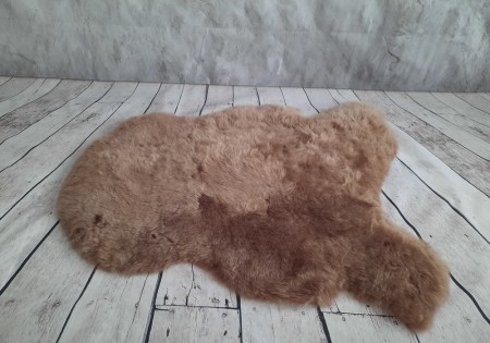 Ekte Islandske Saueskinn i Taupe farge -korthåret