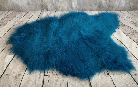 Ekte Islandske Saueskinn i Azure blue farge -langhåret